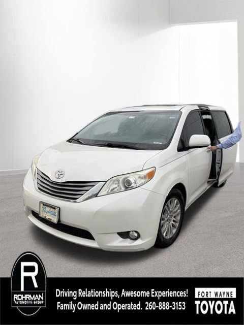 Used 2017 Toyota Sienna XLE Premium FWD image 10