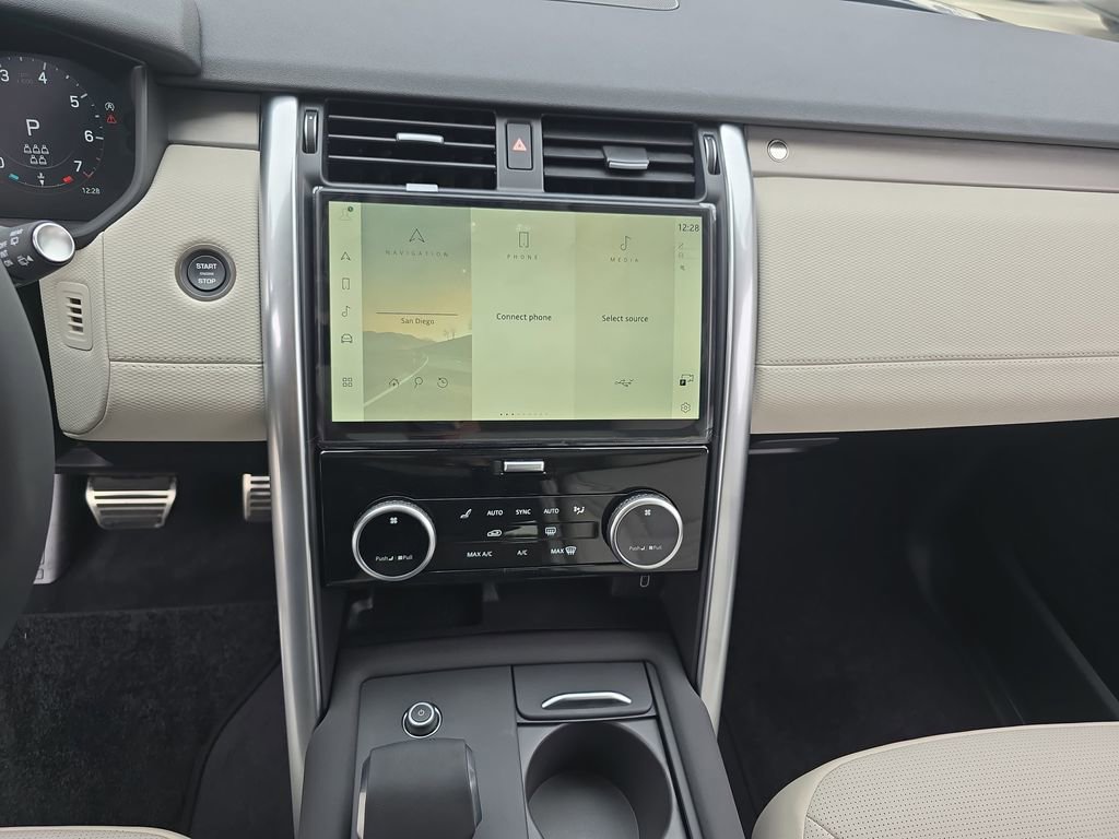 New 2026 Land Rover Discovery Limited Edition AWD/4WD image 22