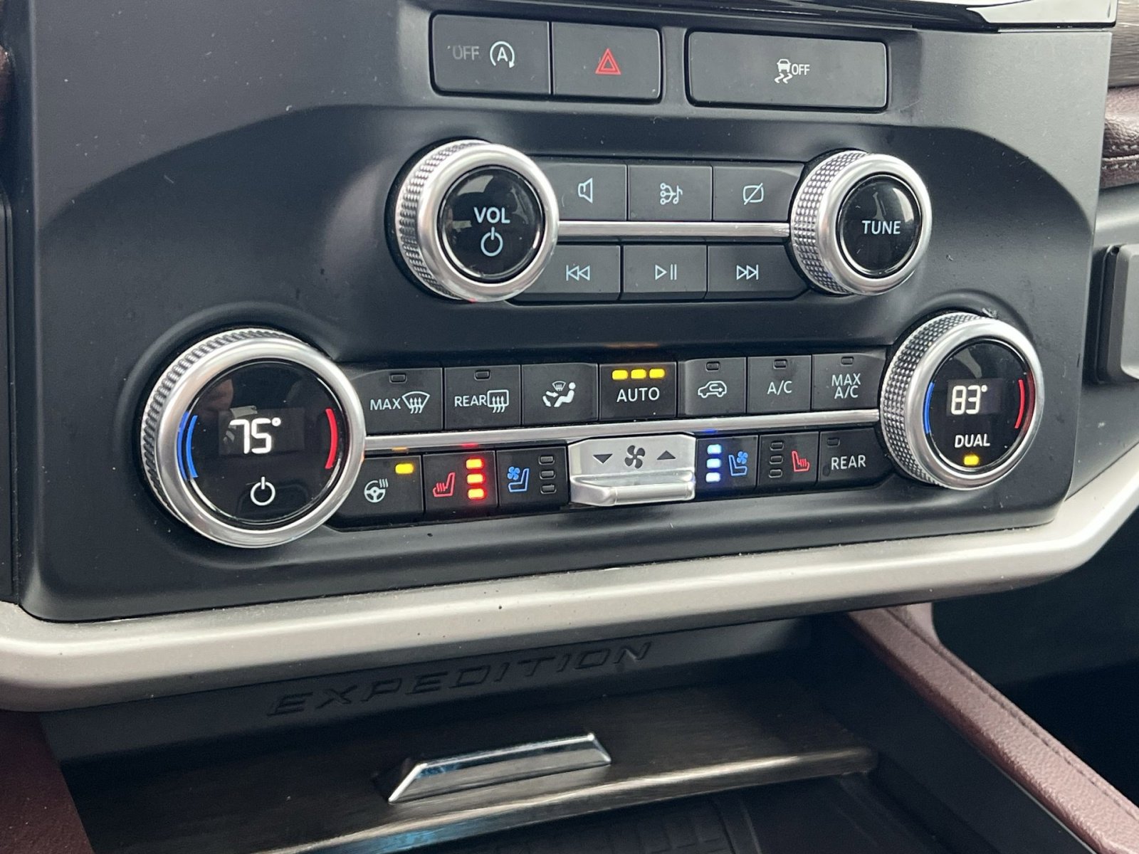 Used 2023 Ford Expedition Limited image 21