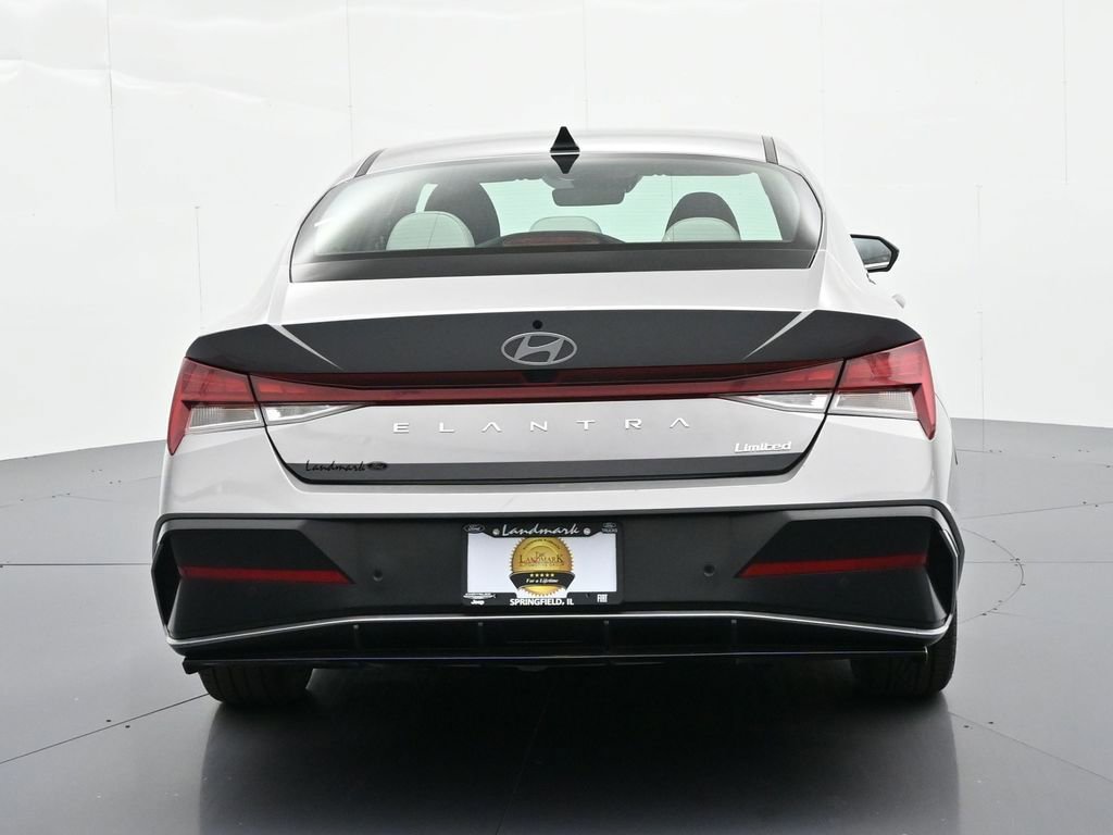 Used 2024 Hyundai Elantra Limited image 7