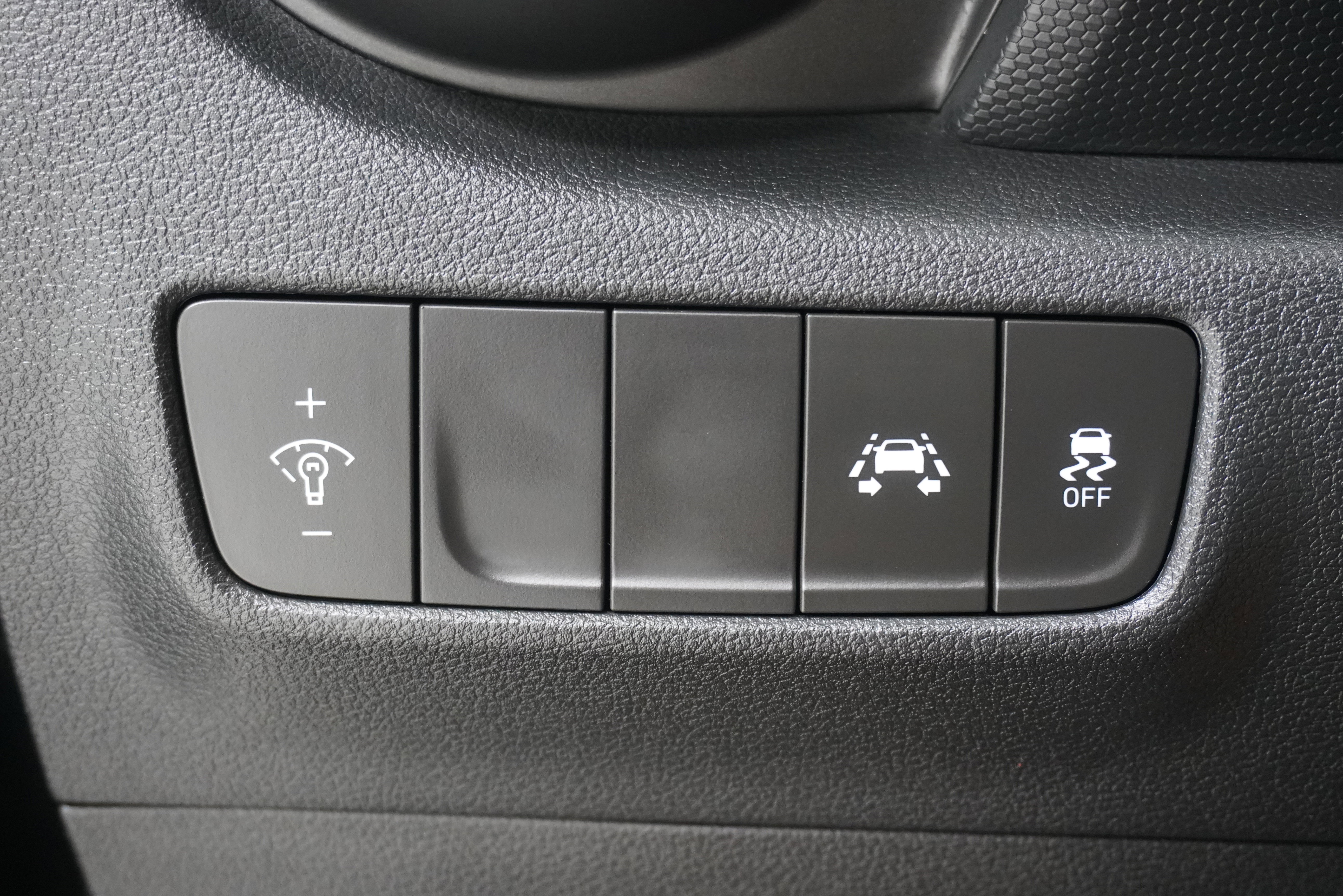 Used 2021 Hyundai Kona SE w/ Cargo Package image 19