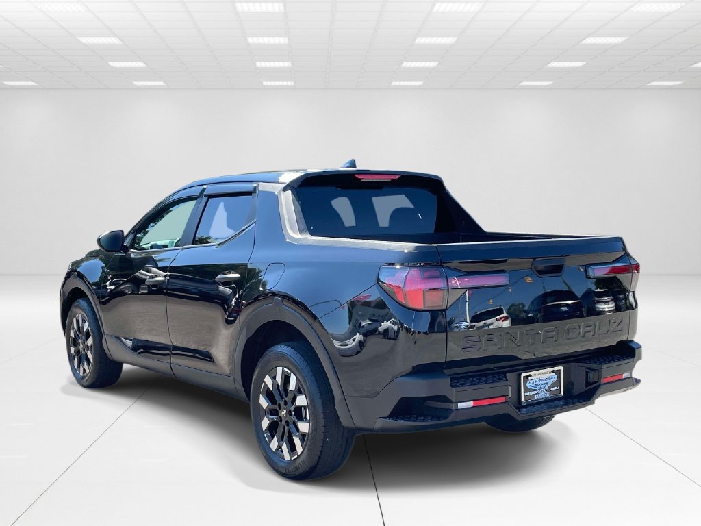 Certified 2025 Hyundai Santa Cruz SE FWD image 4
