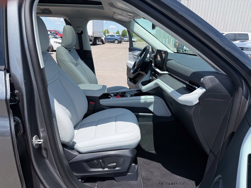 New 2026 Ford Explorer Platinum w/ LUX Leather Package AWD/4WD image 19