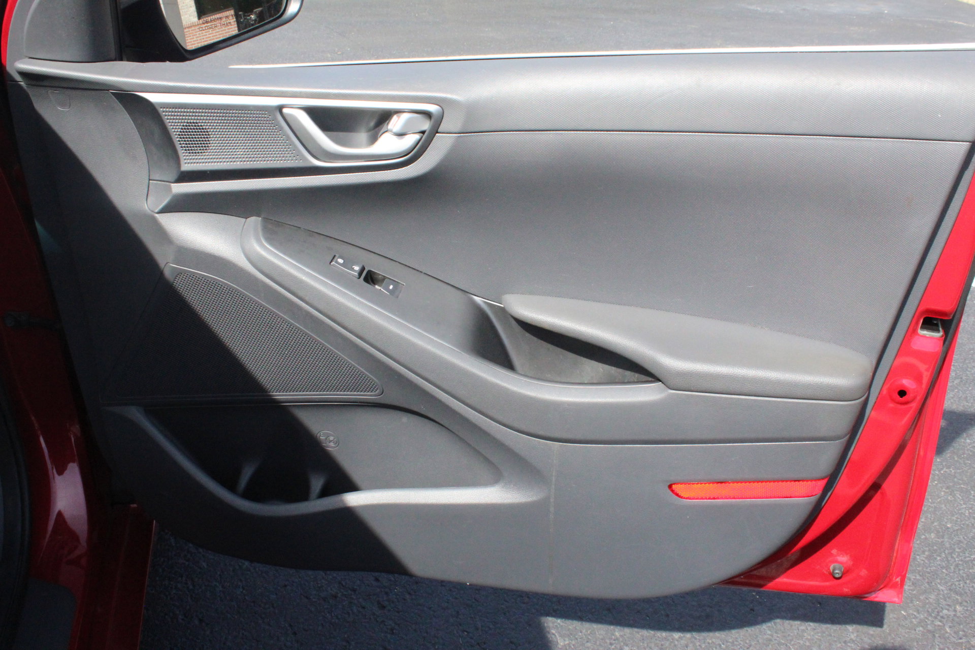 Used 2022 Hyundai Ioniq SE FWD image 32