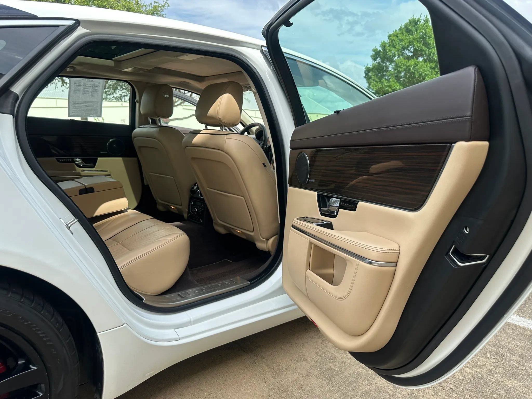 Used 2013 Jaguar XJ L Portfolio RWD image 24