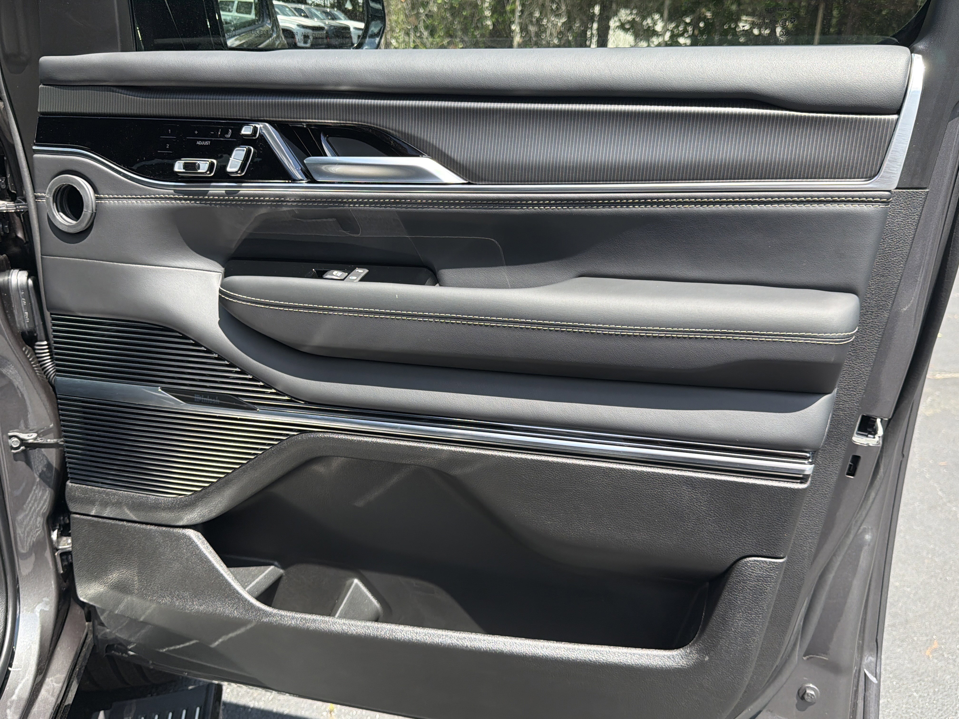 New 2026 Jeep Grand Wagoneer L Summit AWD/4WD image 17