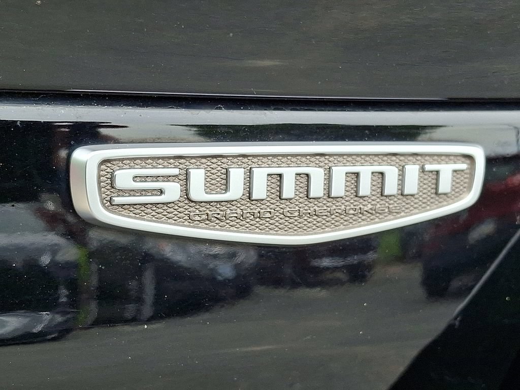 Used 2023 Jeep Grand Cherokee Summit AWD/4WD image 38