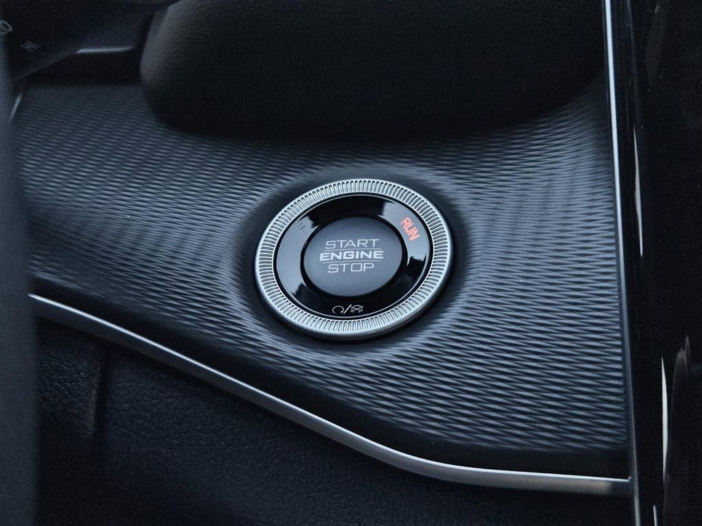 New 2025 Jeep Grand Cherokee Altitude image 25