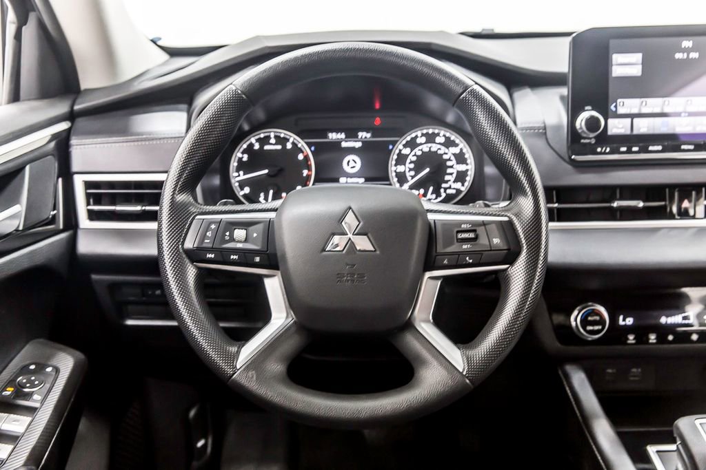 Used 2024 Mitsubishi Outlander ES image 19