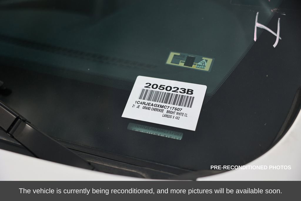 Used 2021 Jeep Grand Cherokee Laredo X image 18