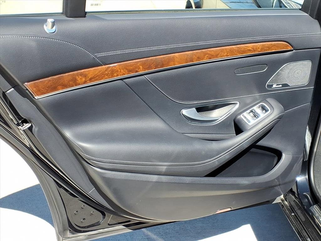Used 2017 Mercedes-Benz S 550 Sedan image 19
