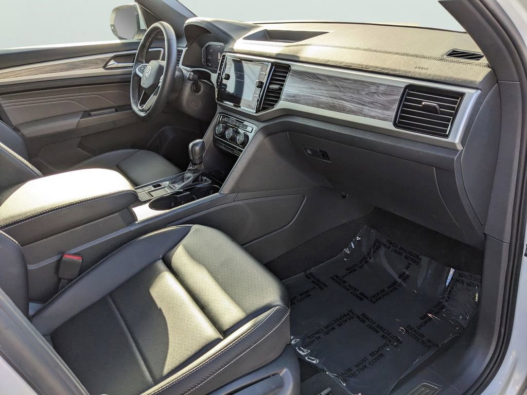Used 2023 Volkswagen Atlas Cross Sport SE FWD image 12