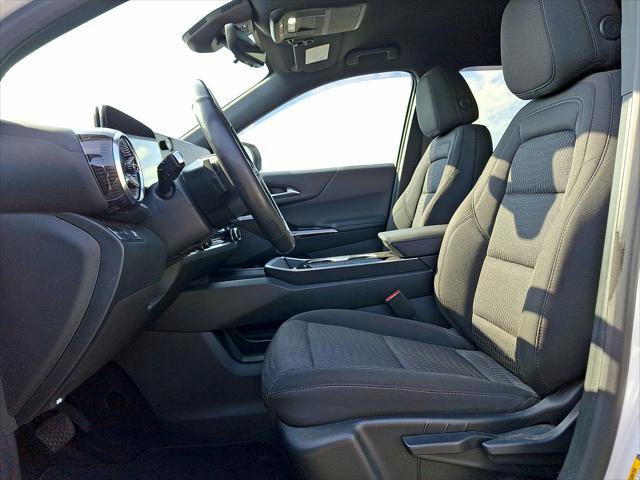 Used 2025 Chevrolet Equinox LT w/ Safety and Technology Package FWD image 11