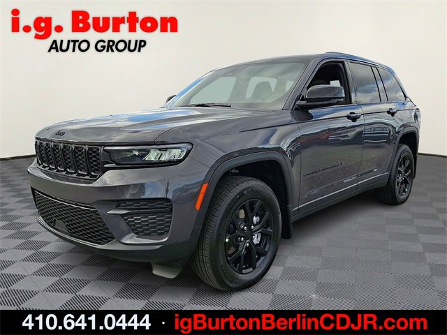 New 2025 Jeep Grand Cherokee Altitude image 2