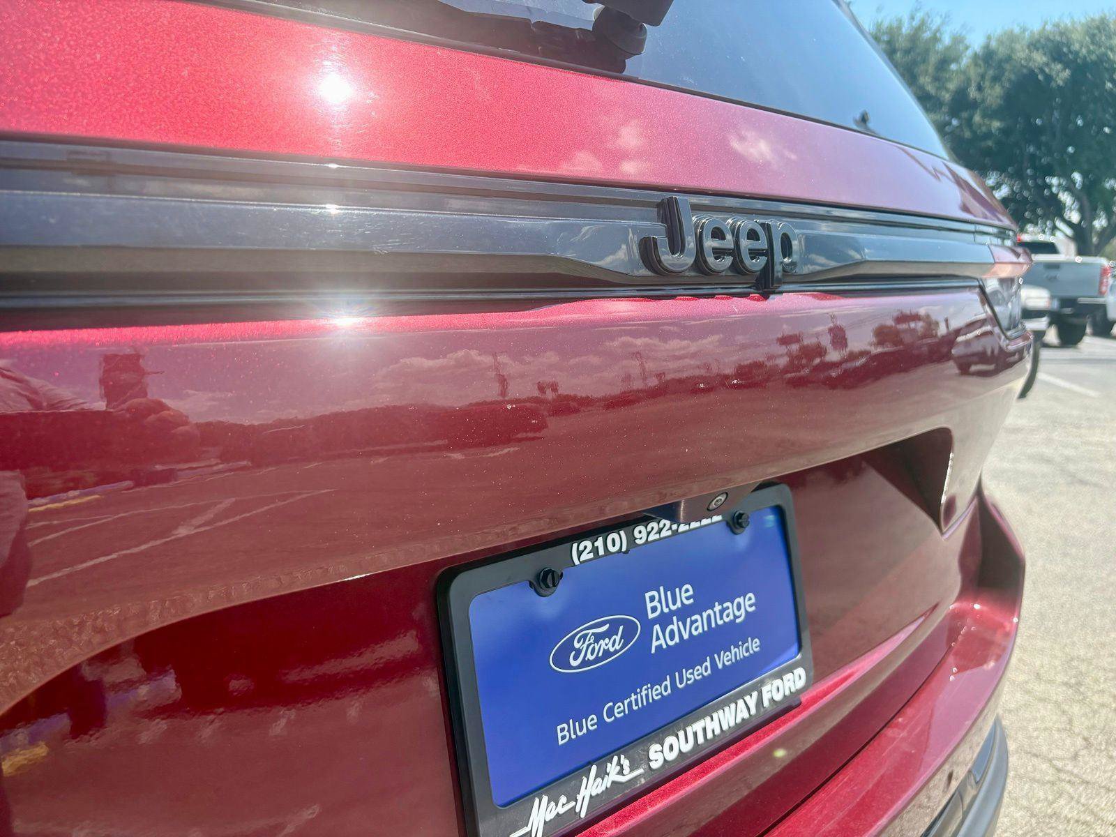 Used 2024 Jeep Grand Cherokee Altitude AWD/4WD image 11