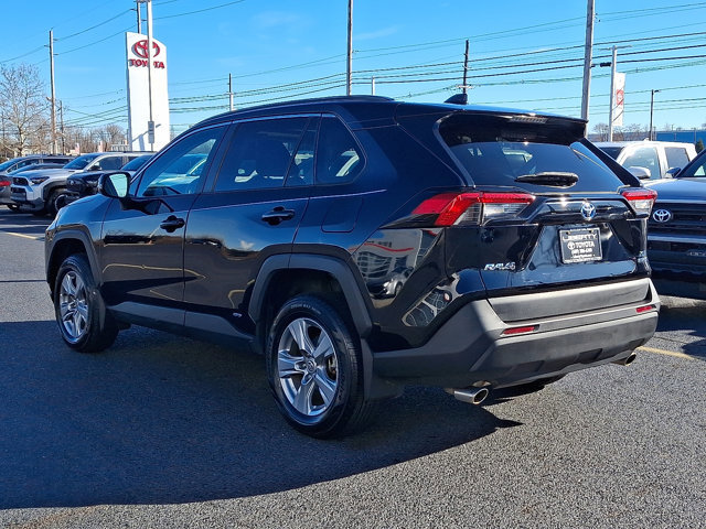 Used 2022 Toyota RAV4 XLE image 4