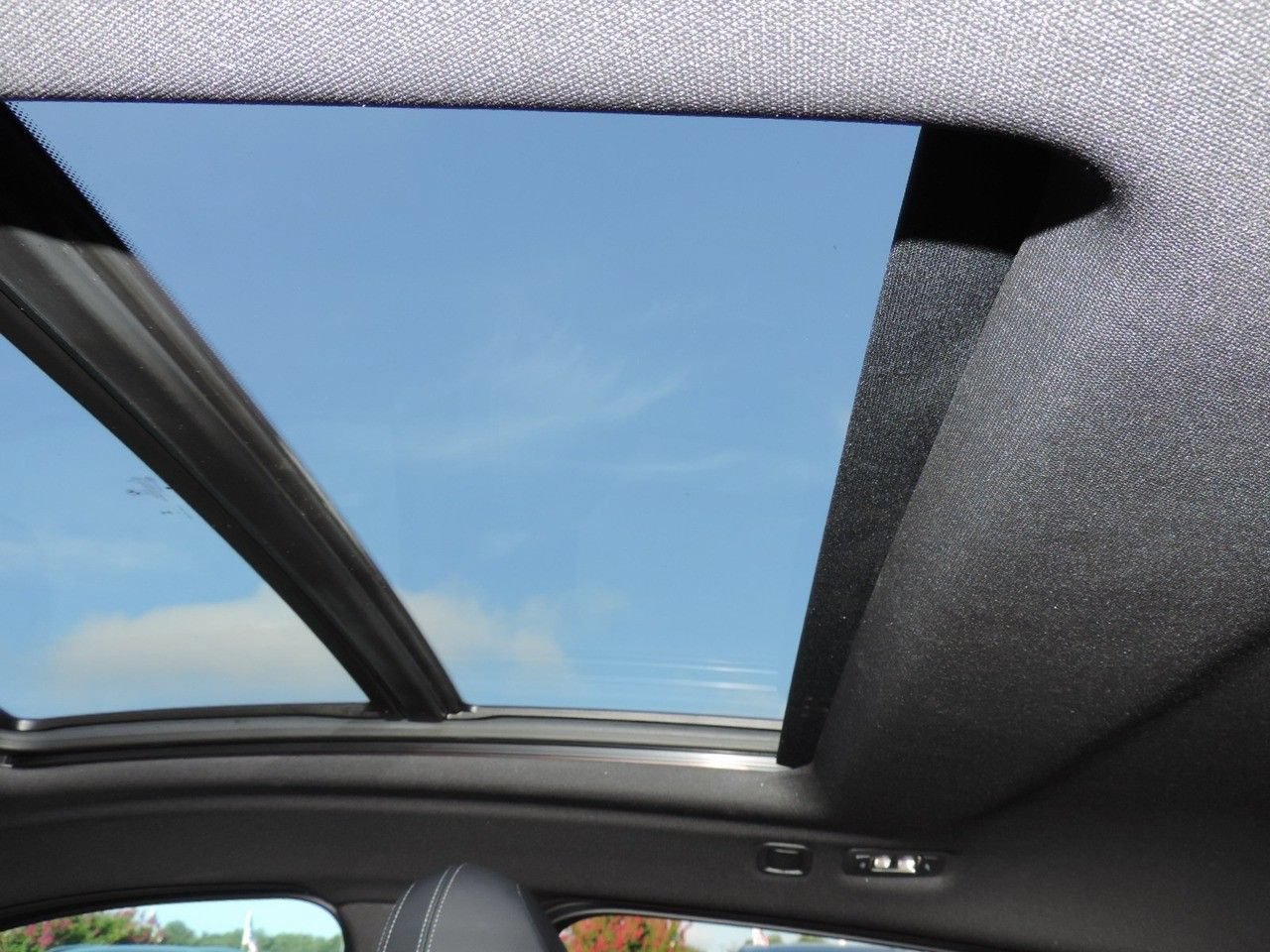 Used 2025 BMW X4 xDrive30i w/ Premium Package AWD/4WD image 19