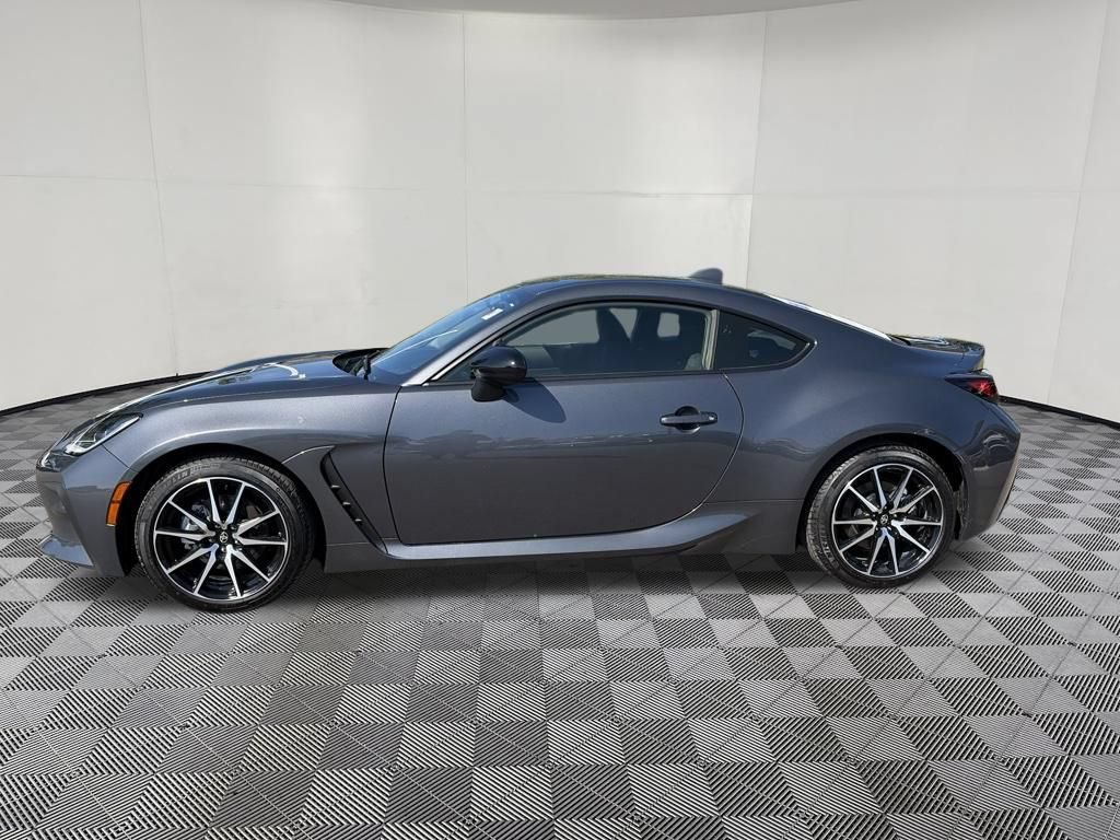 Used 2025 Toyota GR86 RWD image 5