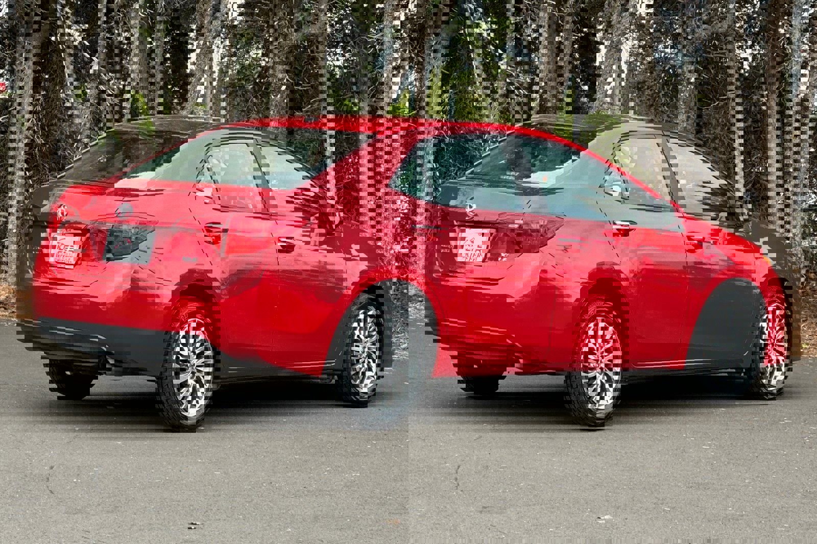 Used 2018 Toyota Corolla XLE FWD image 4