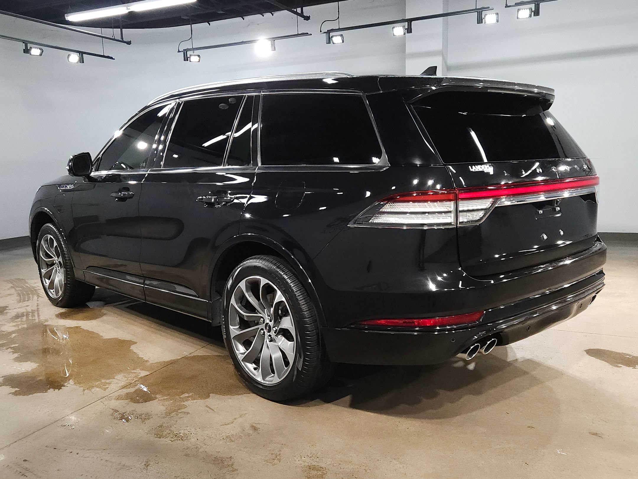 Used 2022 Lincoln Aviator Grand Touring w/ Elements Package Plus AWD/4WD image 5