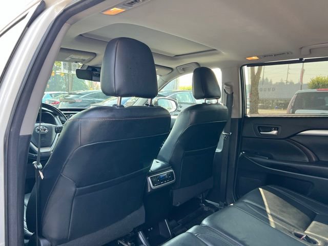 Used 2017 Toyota Highlander XLE w/ Carpet Mat Package AWD/4WD image 13