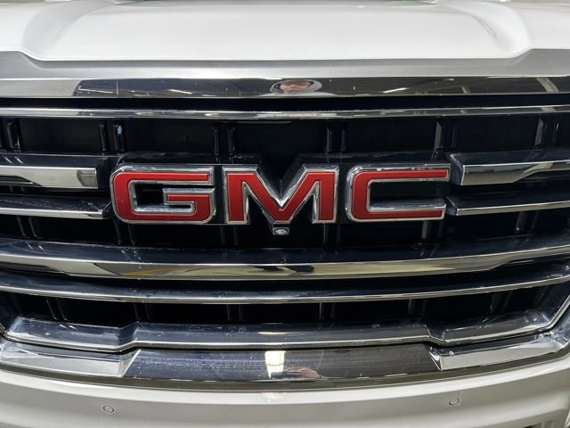 Used 2023 GMC Yukon SLT w/ SLT Premium Package image 9