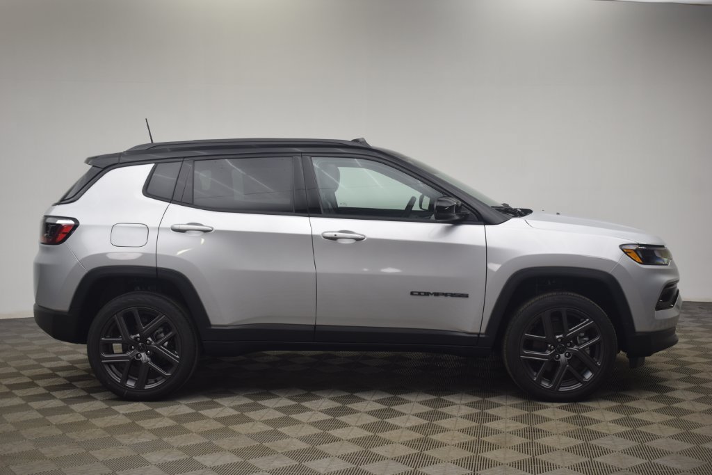 New 2026 Jeep Compass Limited w/ Sun, Sound & Navigation Group AWD/4WD image 4