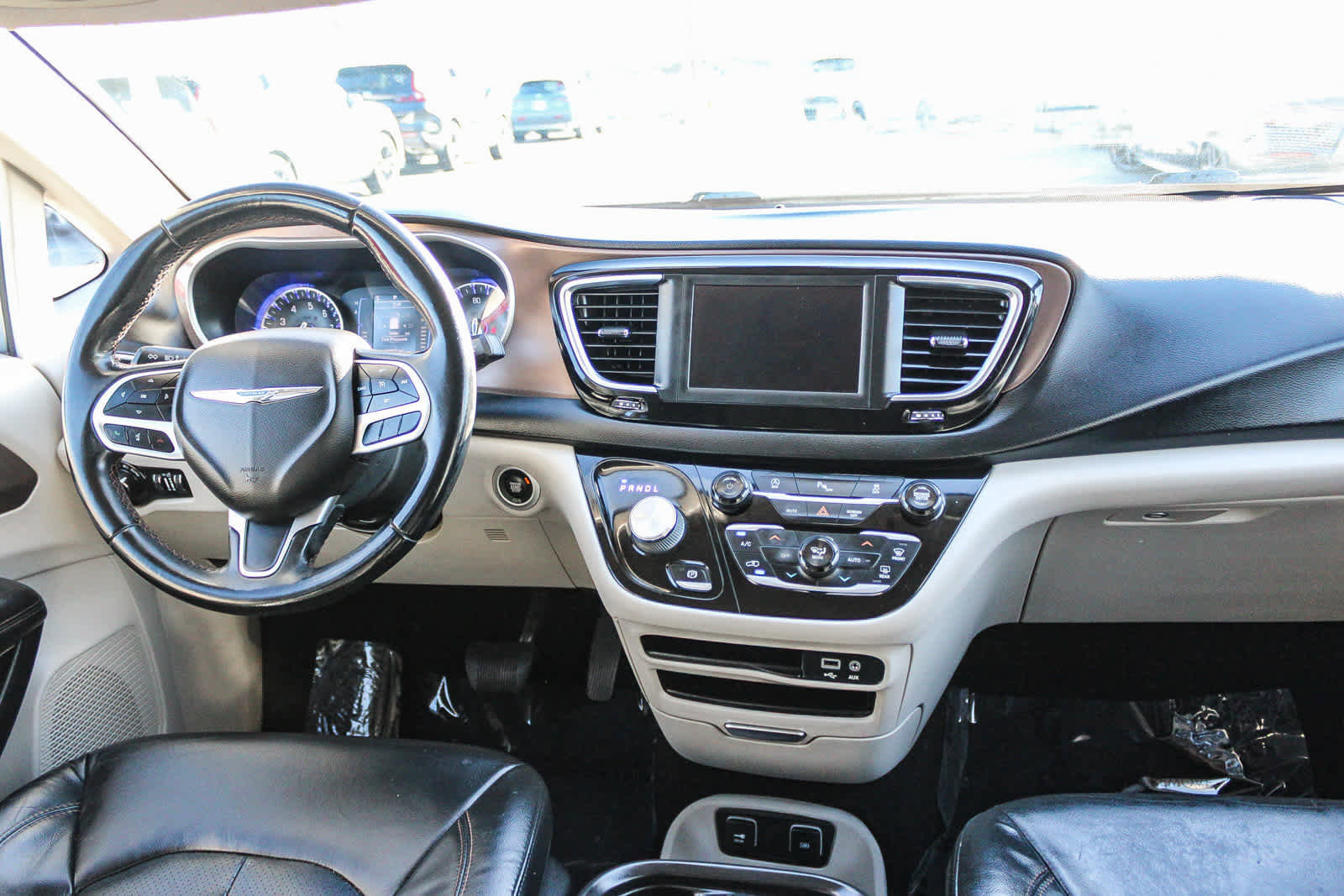 Used 2018 Chrysler Pacifica Touring-L image 12