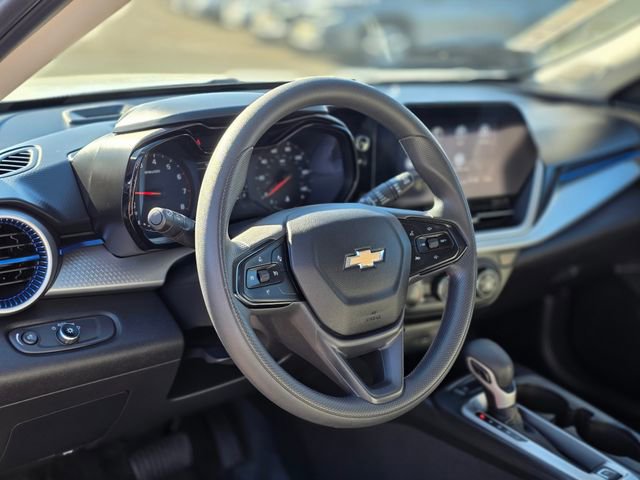 Used 2025 Chevrolet Trax LS image 12