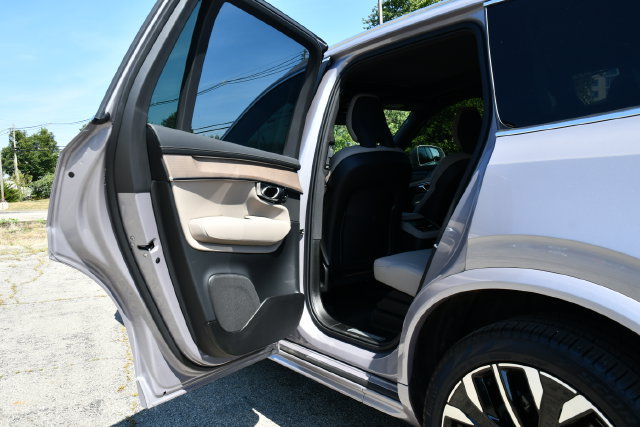 New 2026 Volvo XC90 B6 Plus w/ Protection Package Premier AWD/4WD image 16