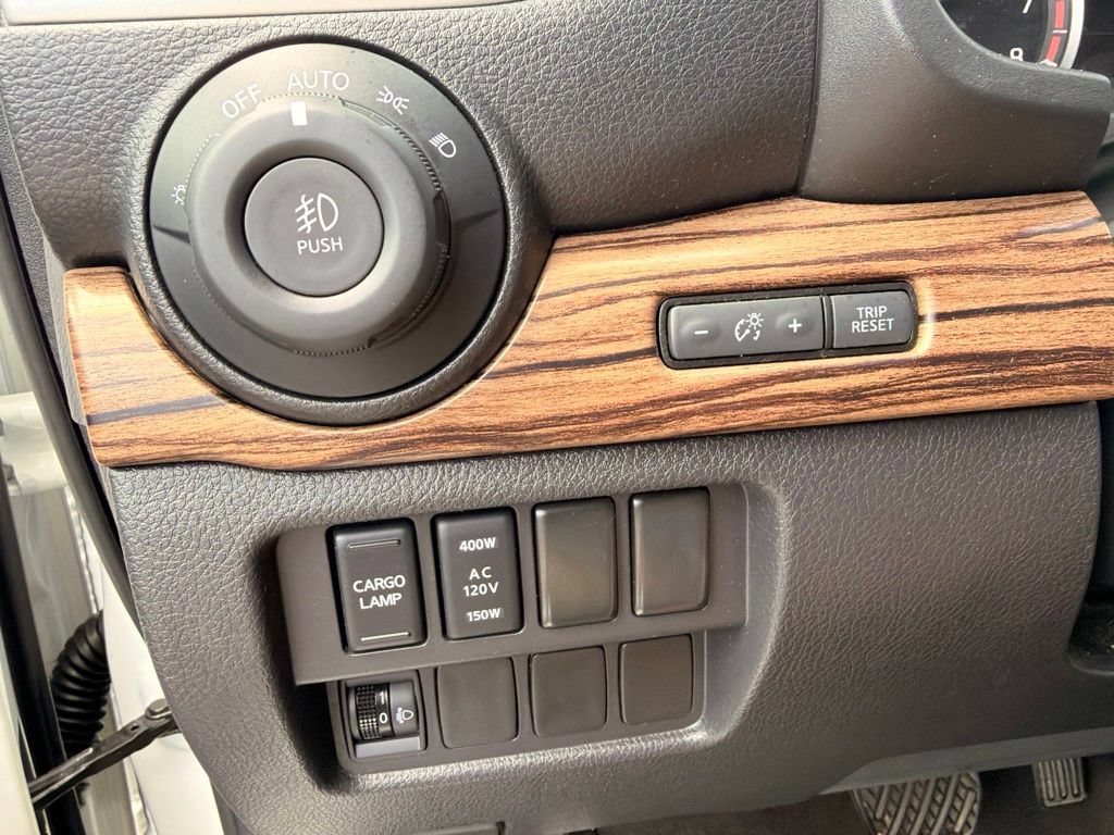 Used 2020 Nissan Titan SL w/ Moonroof Package AWD/4WD image 28