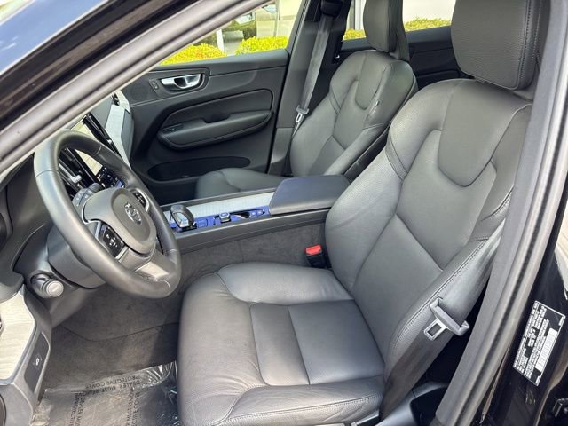 Used 2025 Volvo XC60 B5 Plus AWD/4WD image 29