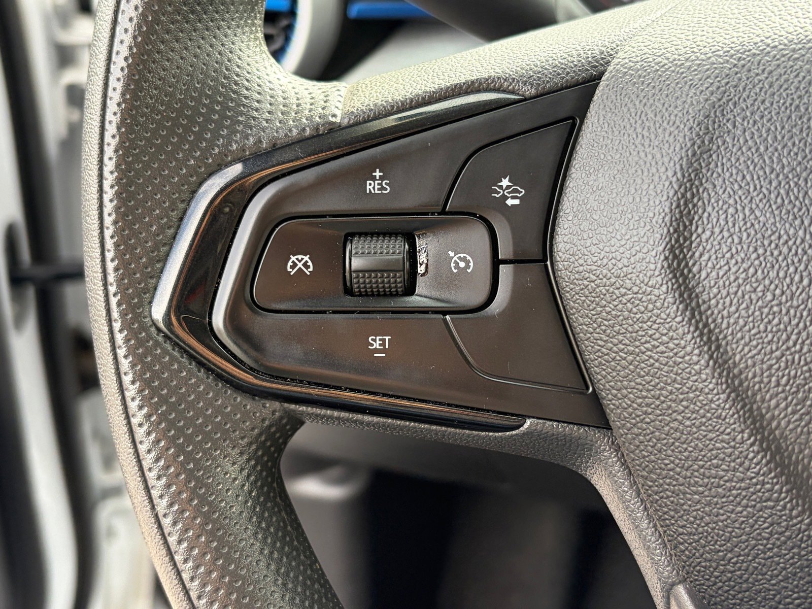 Used 2025 Chevrolet Trax LS image 19