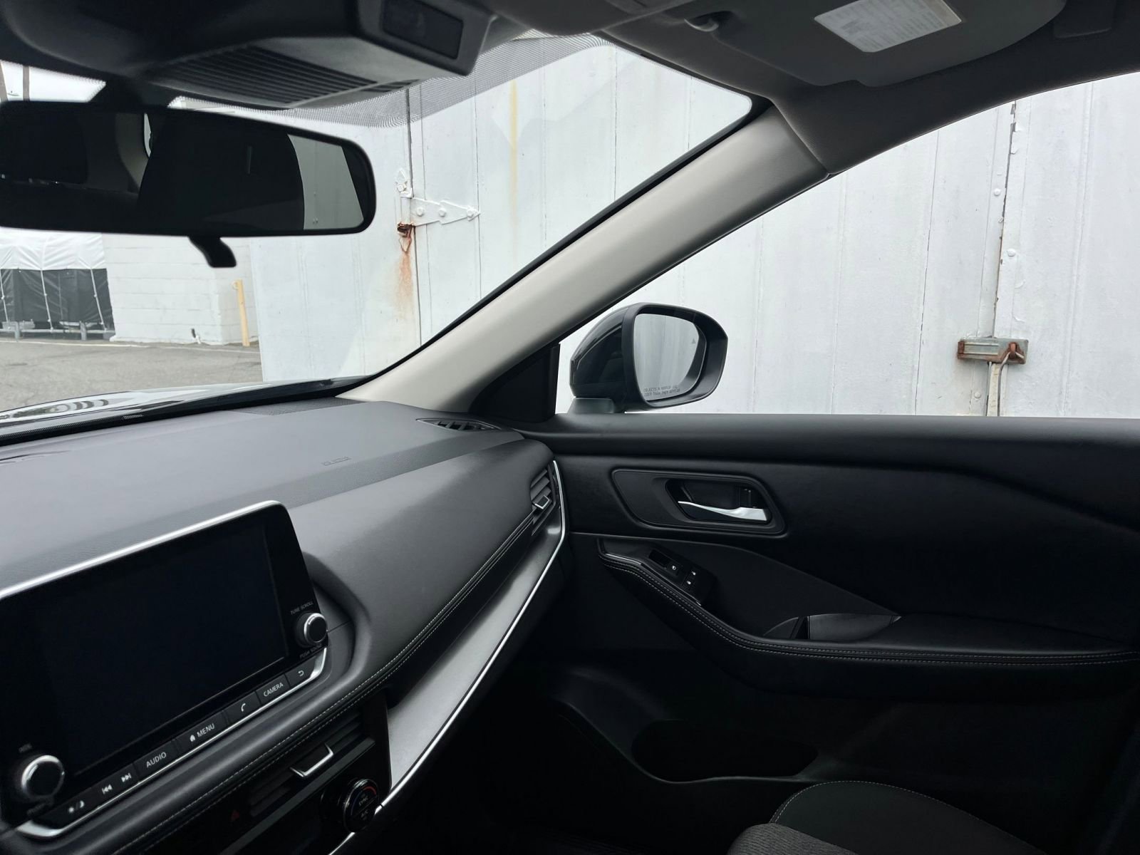 Used 2025 Nissan Rogue SV FWD image 37