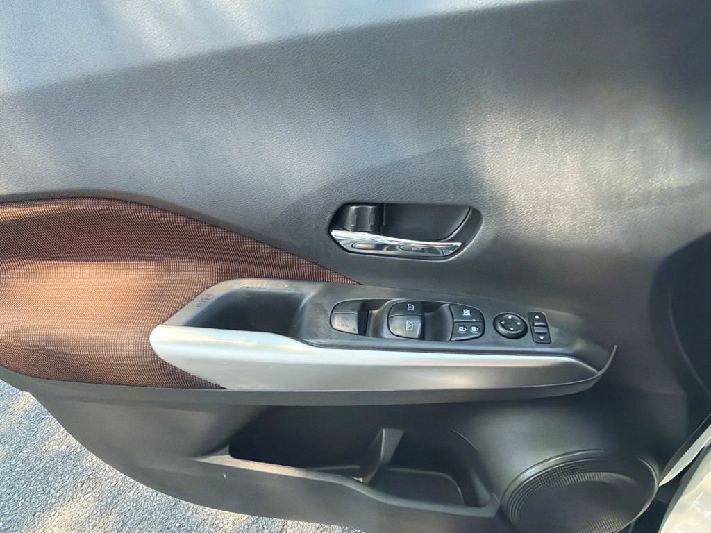 Used 2019 Nissan Kicks SR FWD image 17