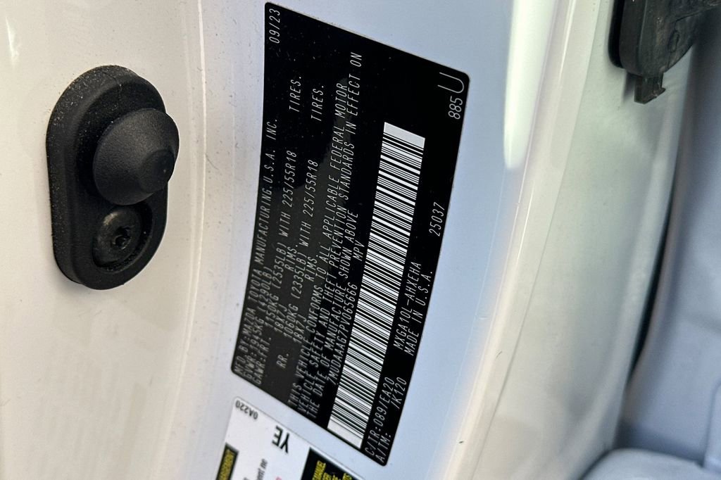 Used 2023 Toyota Corolla Cross XLE w/ Convenience Package image 29