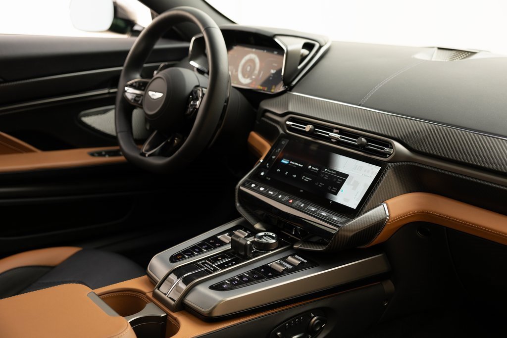 Used 2025 Aston Martin Vanquish image 33