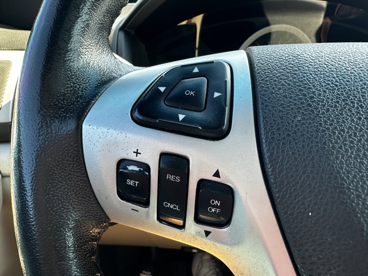 Used 2013 Ford Explorer XLT image 29