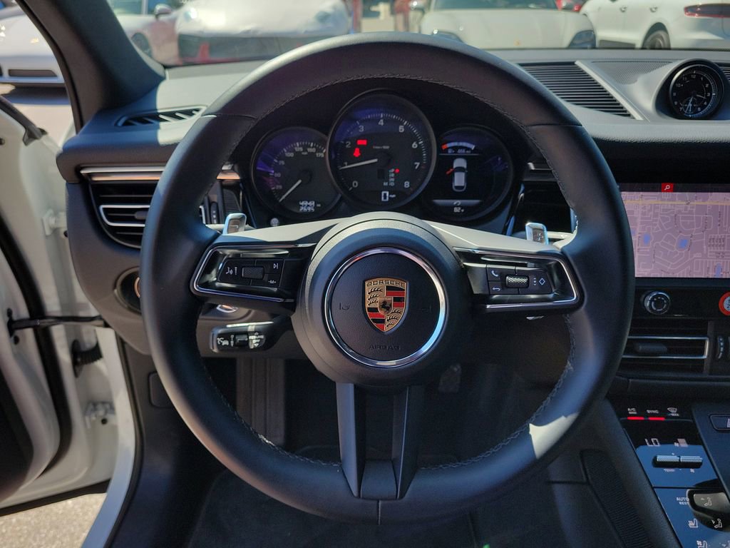 Certified 2025 Porsche Macan image 36