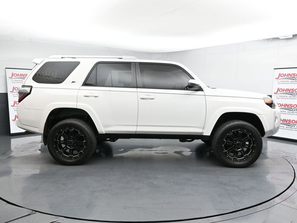 Used 2016 Toyota 4Runner SR5 image 9