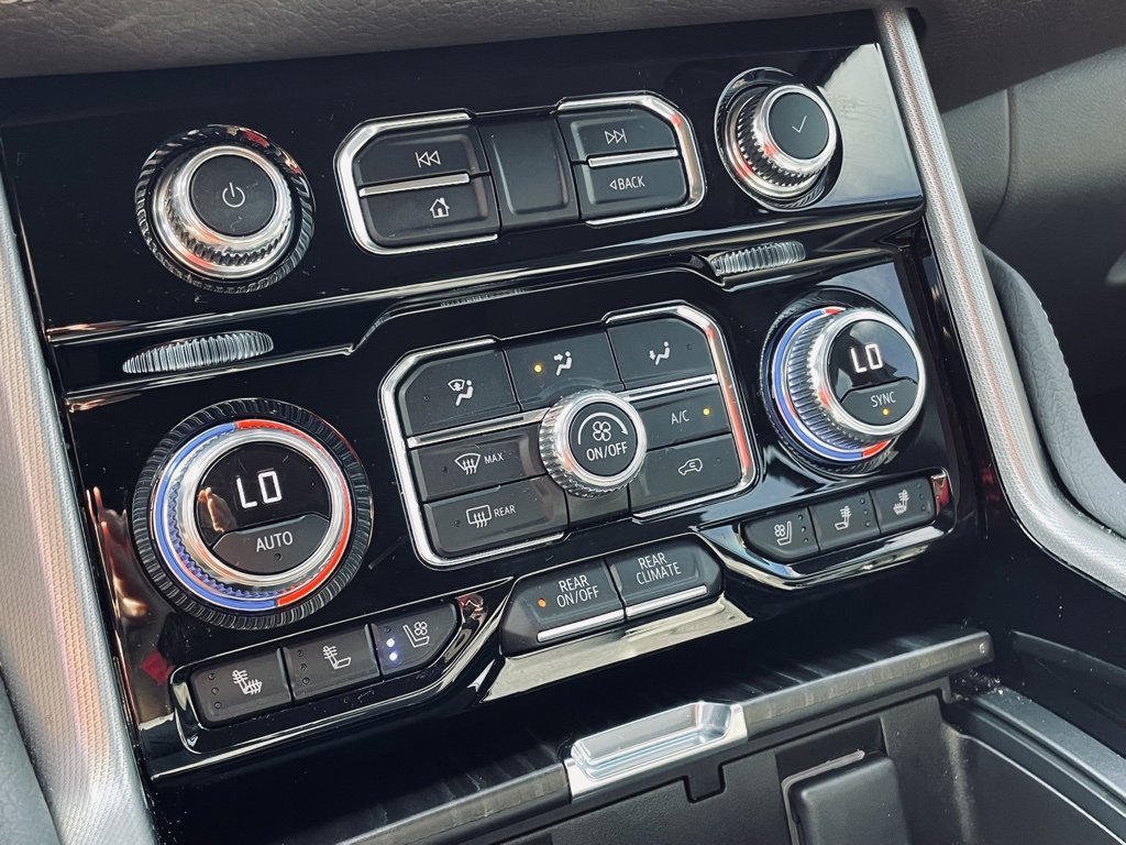 Used 2021 GMC Yukon Denali w/ Denali Premium Package image 17