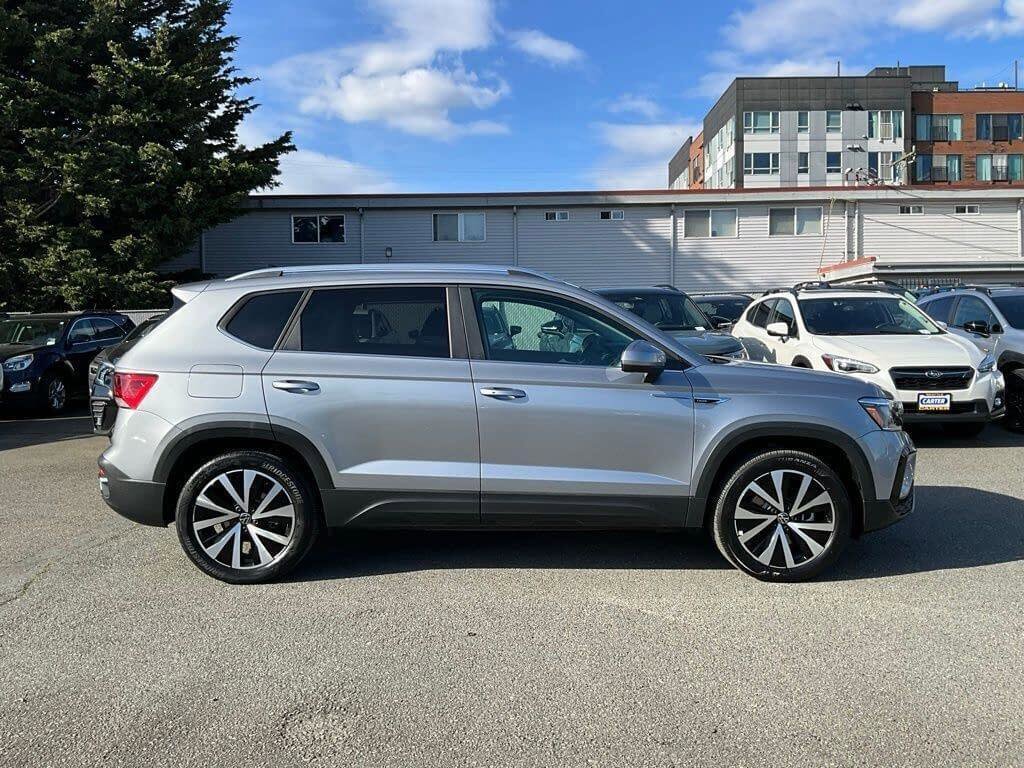 Certified 2022 Volkswagen Taos SE AWD/4WD image 9