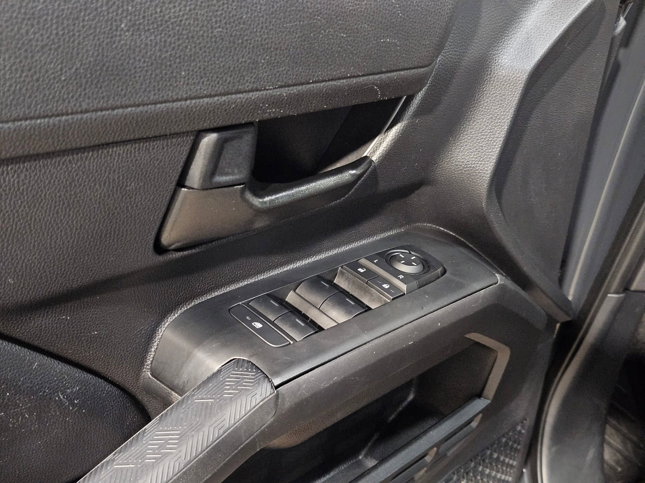 Certified 2025 Toyota Tacoma SR5 image 21