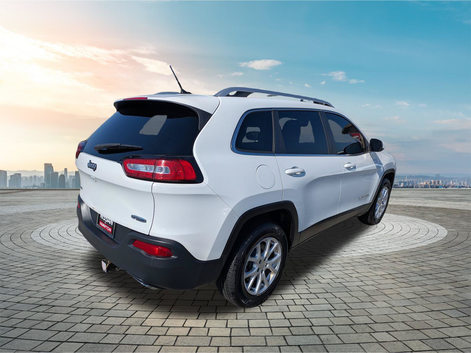 Used 2015 Jeep Cherokee Latitude w/ Cold Weather Group AWD/4WD image 5