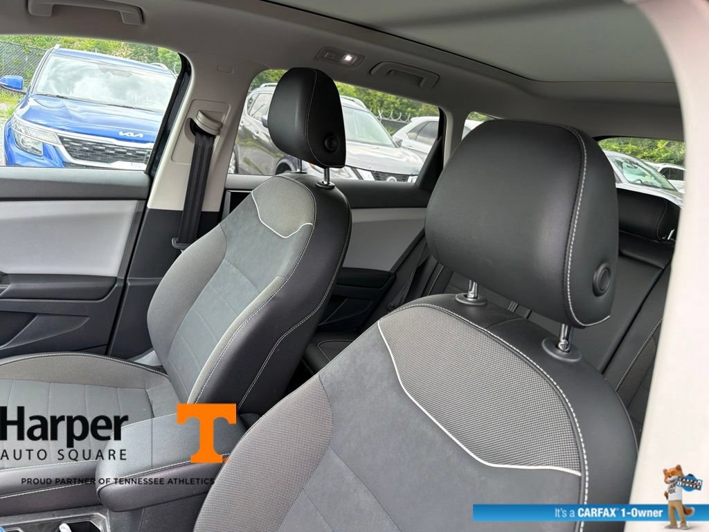 Used 2023 Volkswagen Taos SE w/ Panoramic Sunroof Package FWD image 12