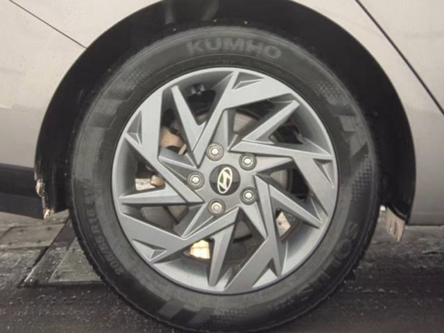 Used 2024 Hyundai Elantra SEL FWD image 21