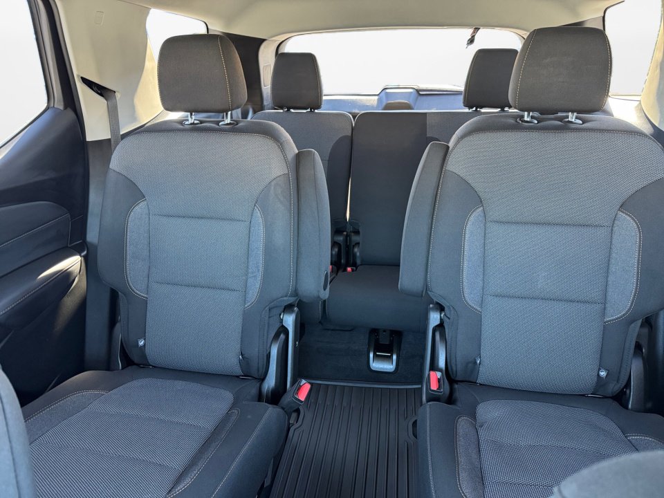 Used 2021 Chevrolet Traverse LT image 14