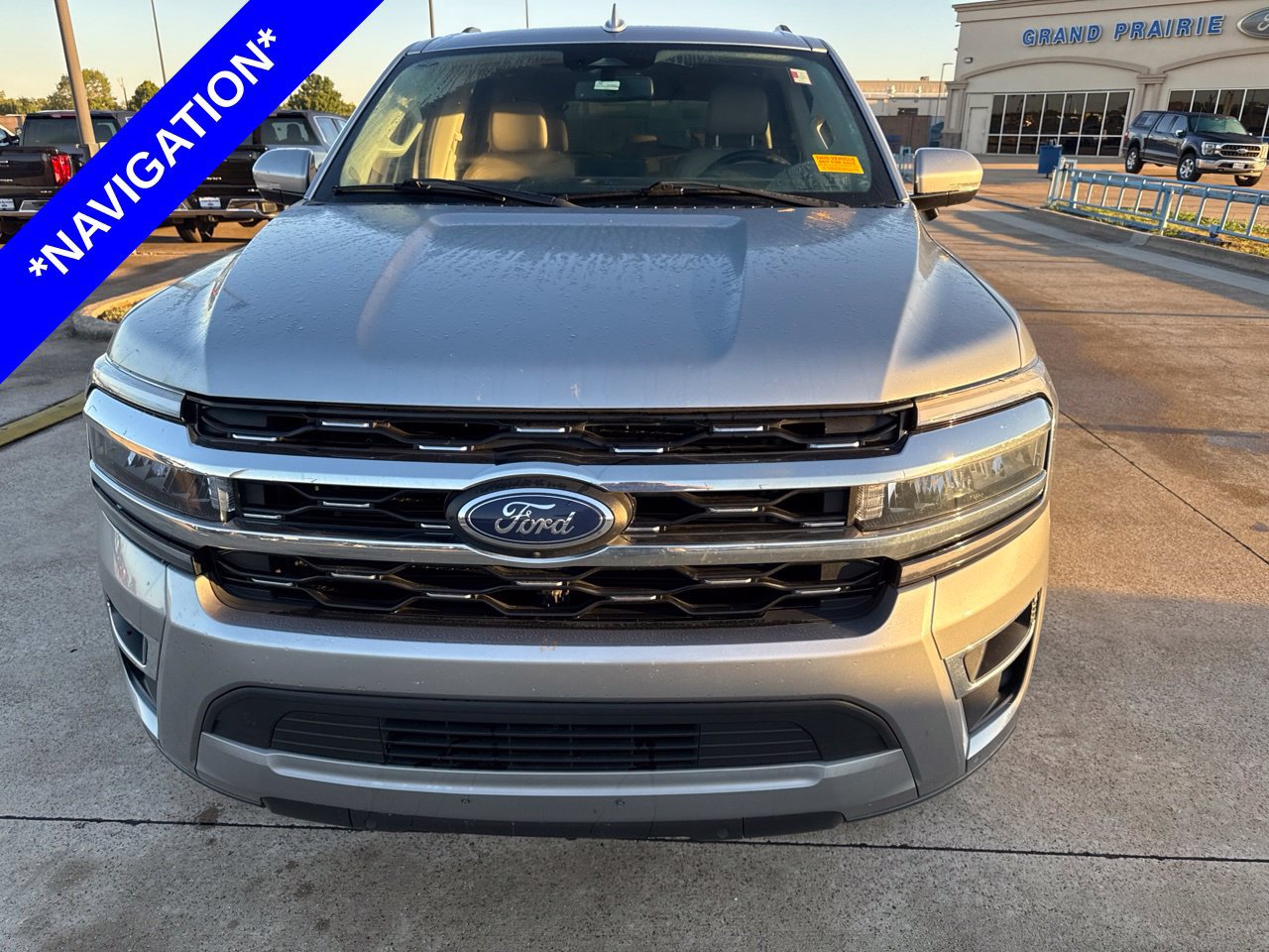 Used 2024 Ford Expedition Limited RWD image 2