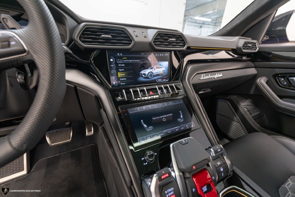 Used 2024 Lamborghini Urus S AWD/4WD image 44