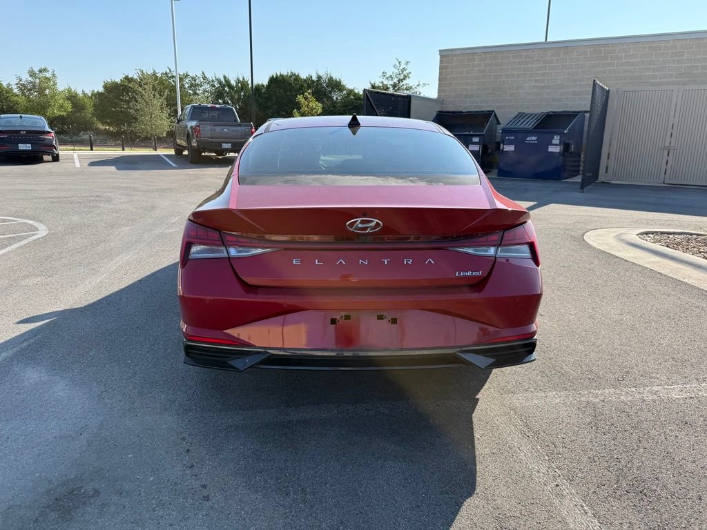 Used 2022 Hyundai Elantra Limited FWD image 5